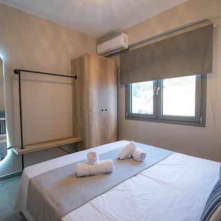 Heraclea Luxury Suites Nea Iraklia Exterior photo
