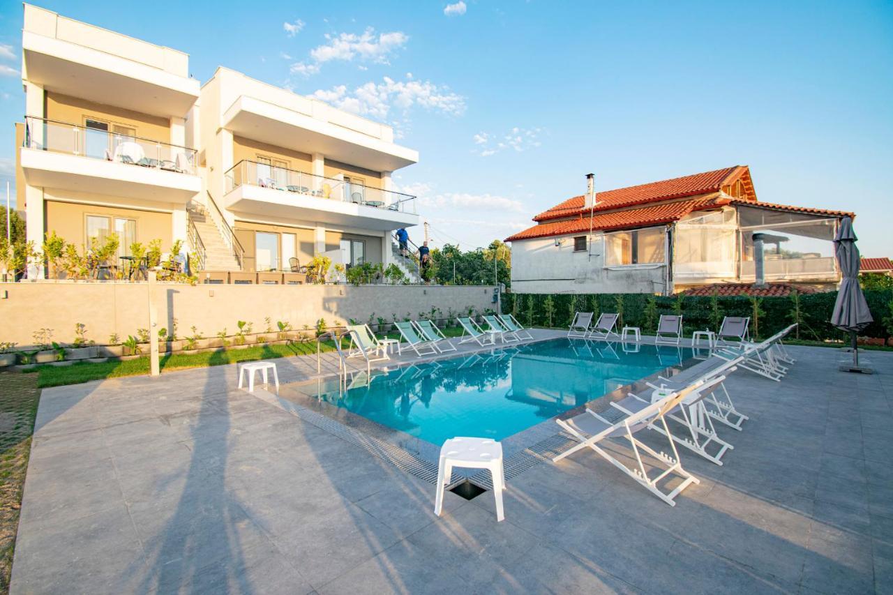 Heraclea Luxury Suites Nea Iraklia Exterior photo