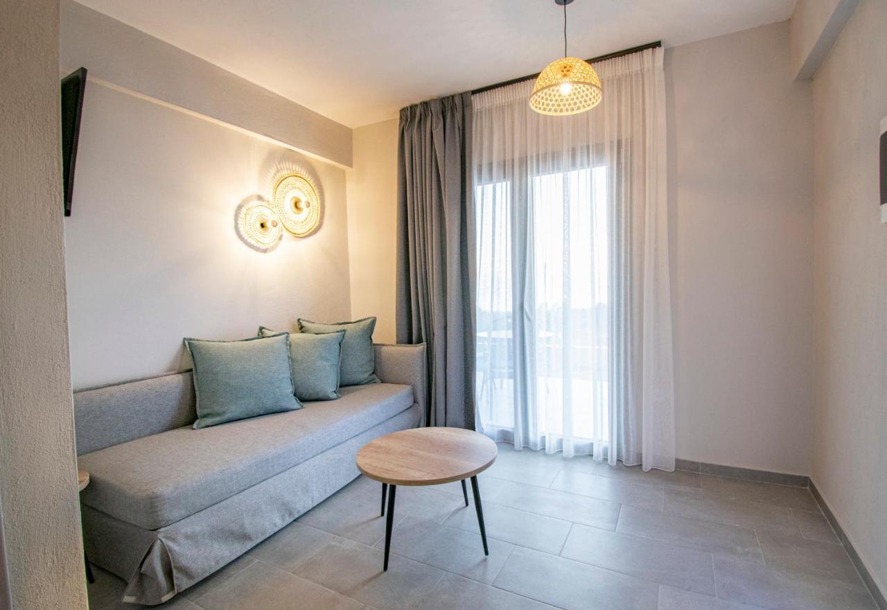 Heraclea Luxury Suites Nea Iraklia Exterior photo